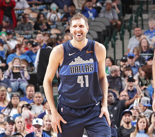 关于拉齐奥训练开放日，转会期伤情更新引欢呼，亚冠在即，赛程密集仍需轮换的信息