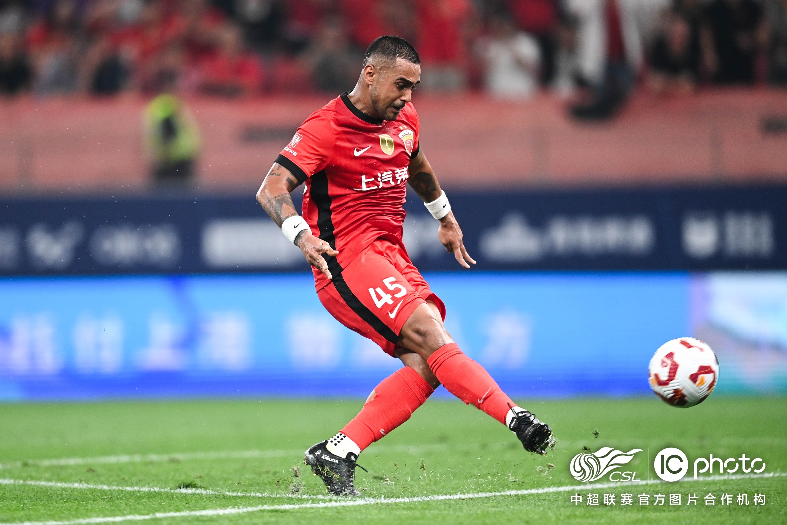 葡超赛程吃紧,武汉三镇冲刺阶段防线松动,压力陡增,纪律约束更严格的简单介绍 葡超赛程吃紧,武汉三镇冲刺阶段防线松动,压力陡增,纪律约束更严格的简单介绍