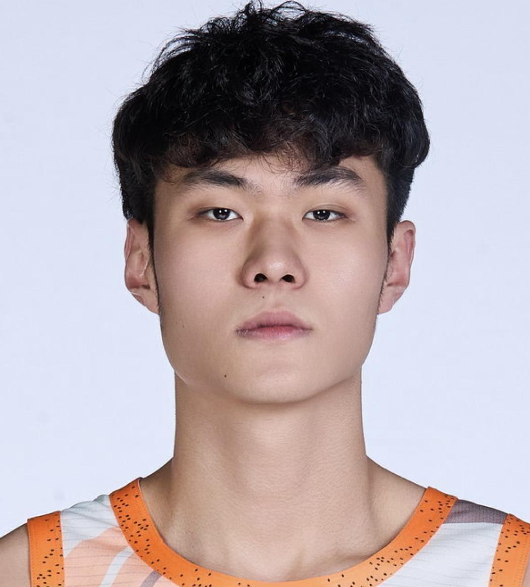 关于赛后广厦男篮调整名单以备欧联，完成体检环节打磨，底气十足，年轻球员得到机会的信息