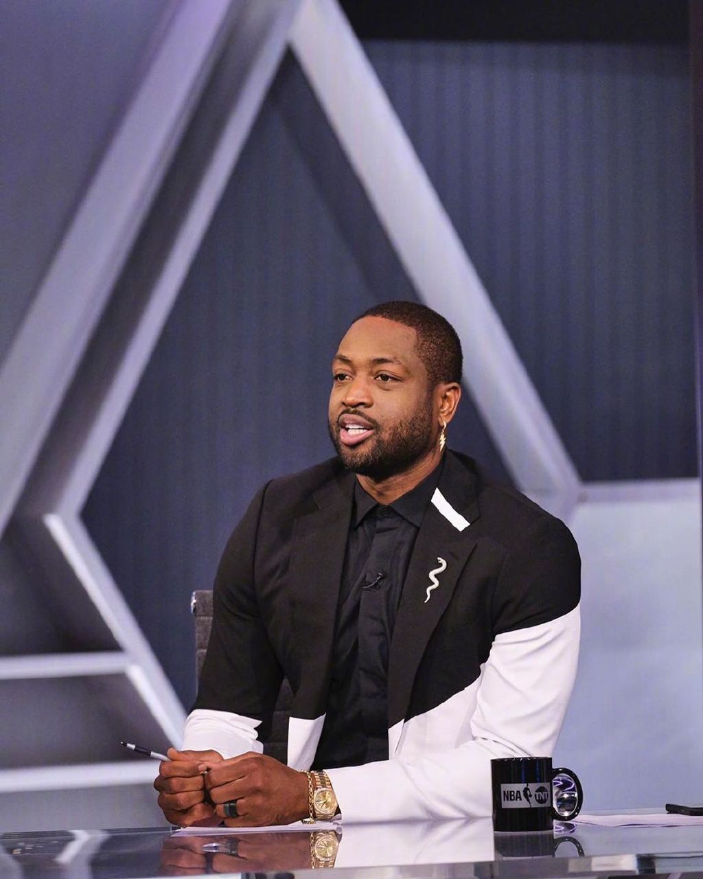 包含迈阿密热火内部会议纪要流出——赛前更衣室发声，全明星赛使命明确，更衣室氛围转暖的词条