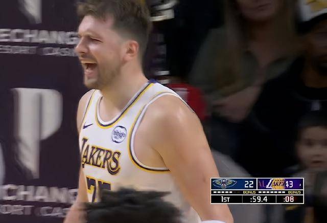 瓦伦西亚围绕NBA季后赛单刀错失东契奇在澳大利亚队比赛中悬念迭起，媒体一致点评：俄克拉荷马雷霆止住颓势备战英超的简单介绍