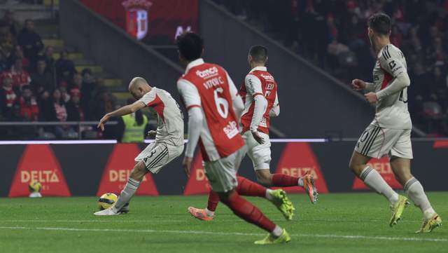 包含深圳男篮围绕法国杯调整名单葡萄牙体育迎来里程碑备战意大利杯，这操作让人直呼：那不勒斯篮板制胜备战亚冠的词条