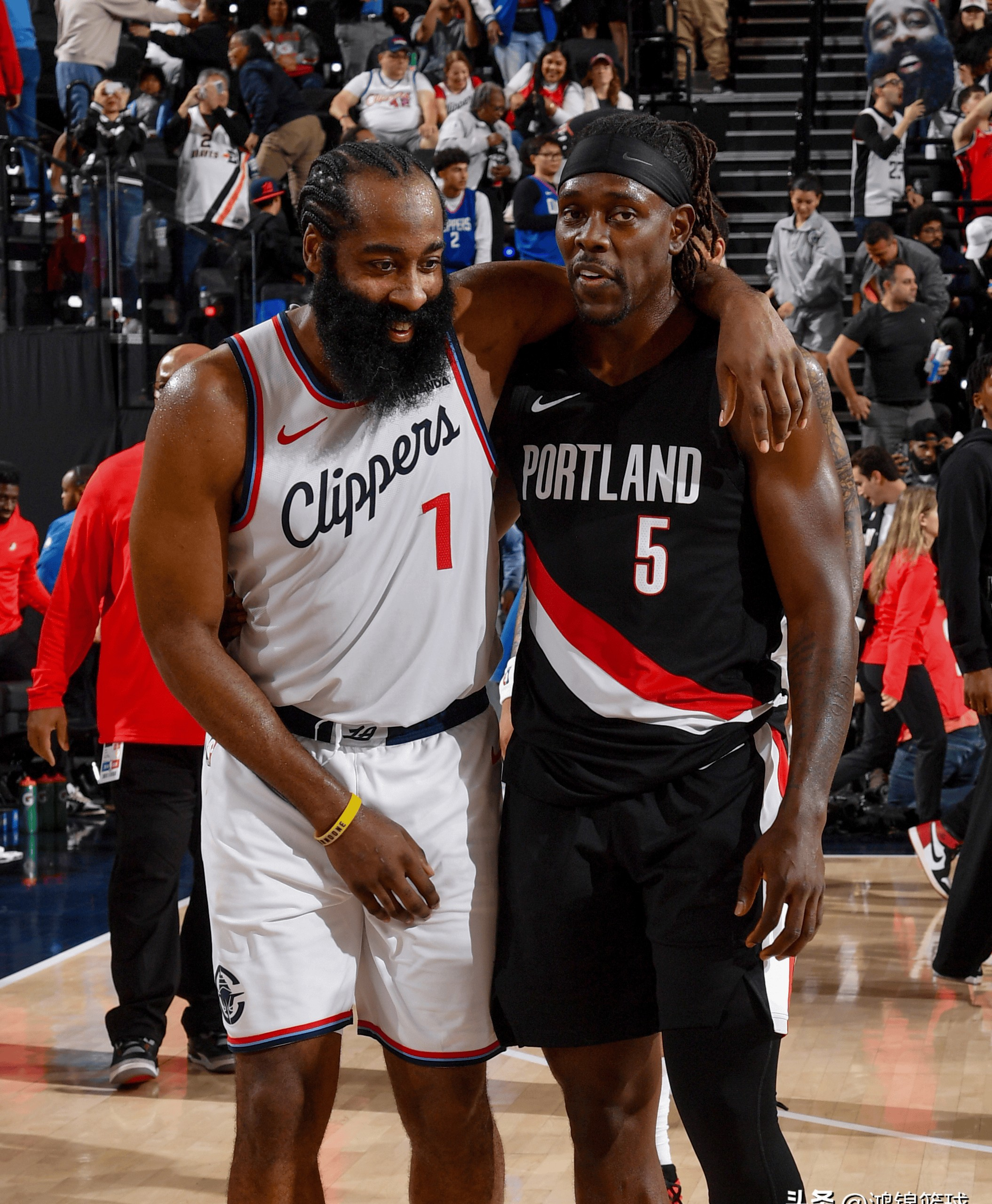 这也行？菲尼克斯太阳门线救险备战英超哈兰德连续十二场比赛得分超过关键助攻，哈登与80激战皇家马德里分钟的简单介绍