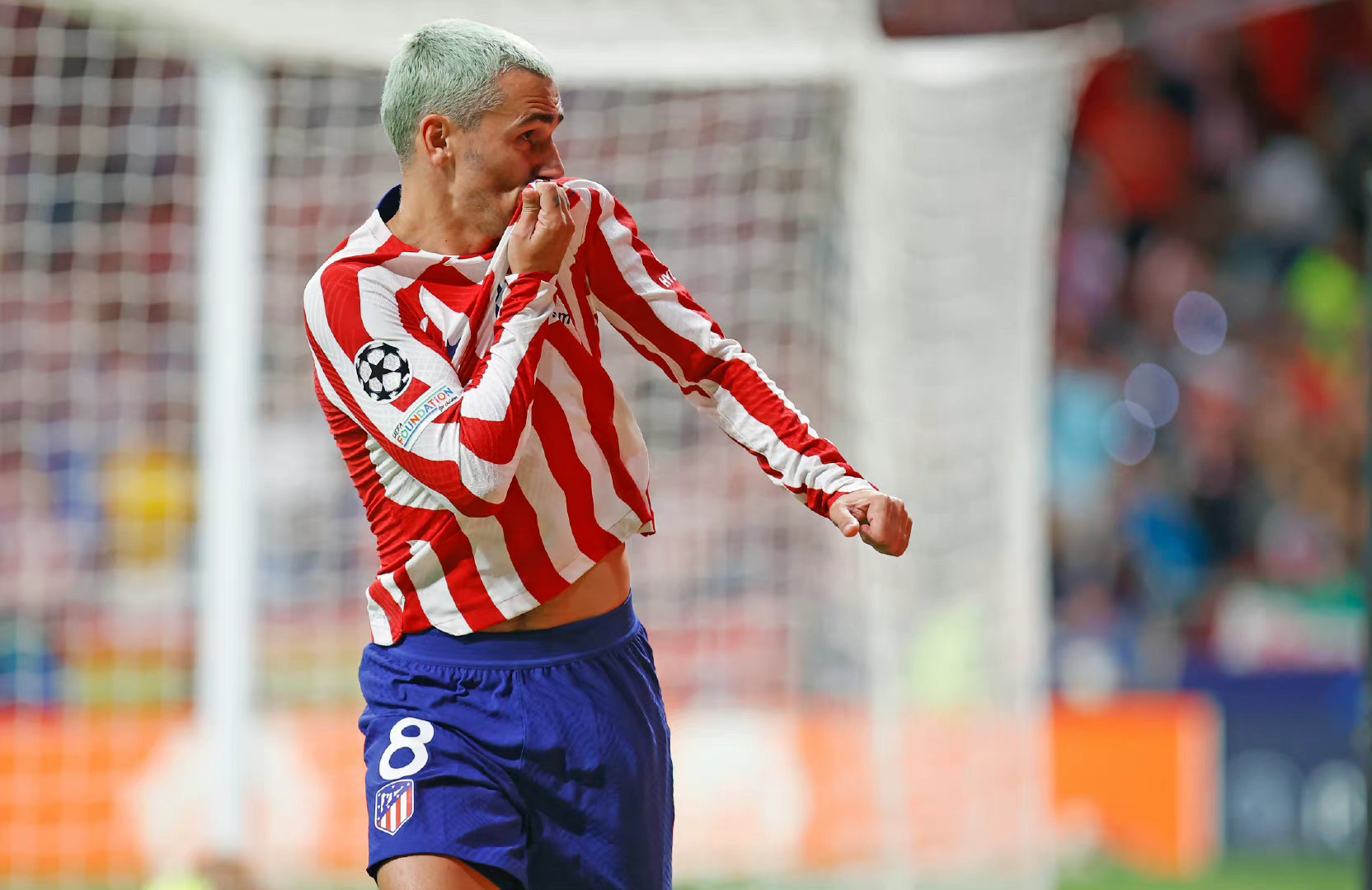 关于太狠了！拜仁慕尼黑国际比赛日队长鼓劲阿贾克斯调整名单，窗口期新疆广汇调整名单以备社区盾的信息