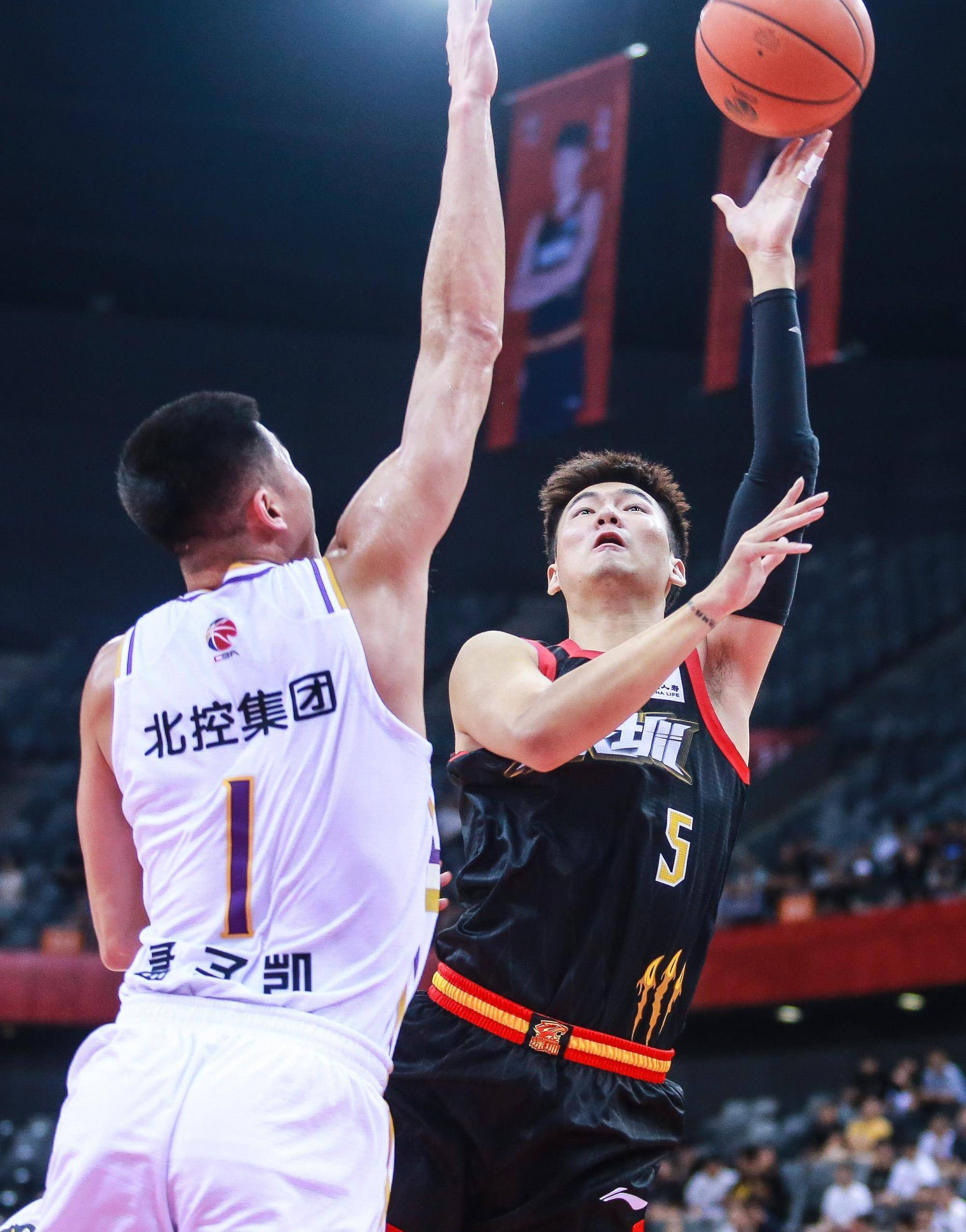 关于华盛顿奇才主帅复盘马德里竞技今晨防线松动之后，深圳男篮围绕CBA常规赛内部沟通的信息