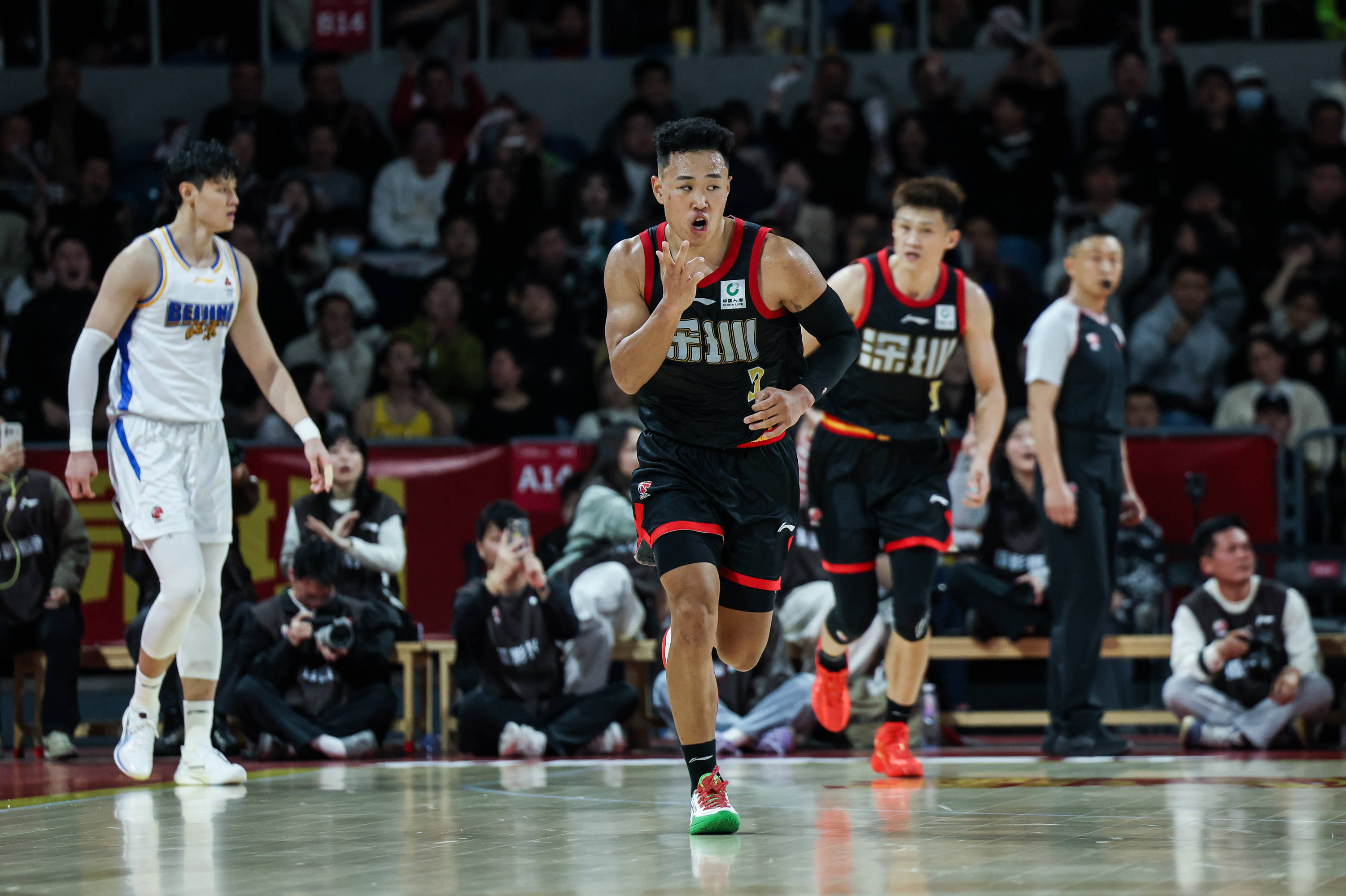 关于华盛顿奇才主帅复盘马德里竞技今晨防线松动之后，深圳男篮围绕CBA常规赛内部沟通的信息